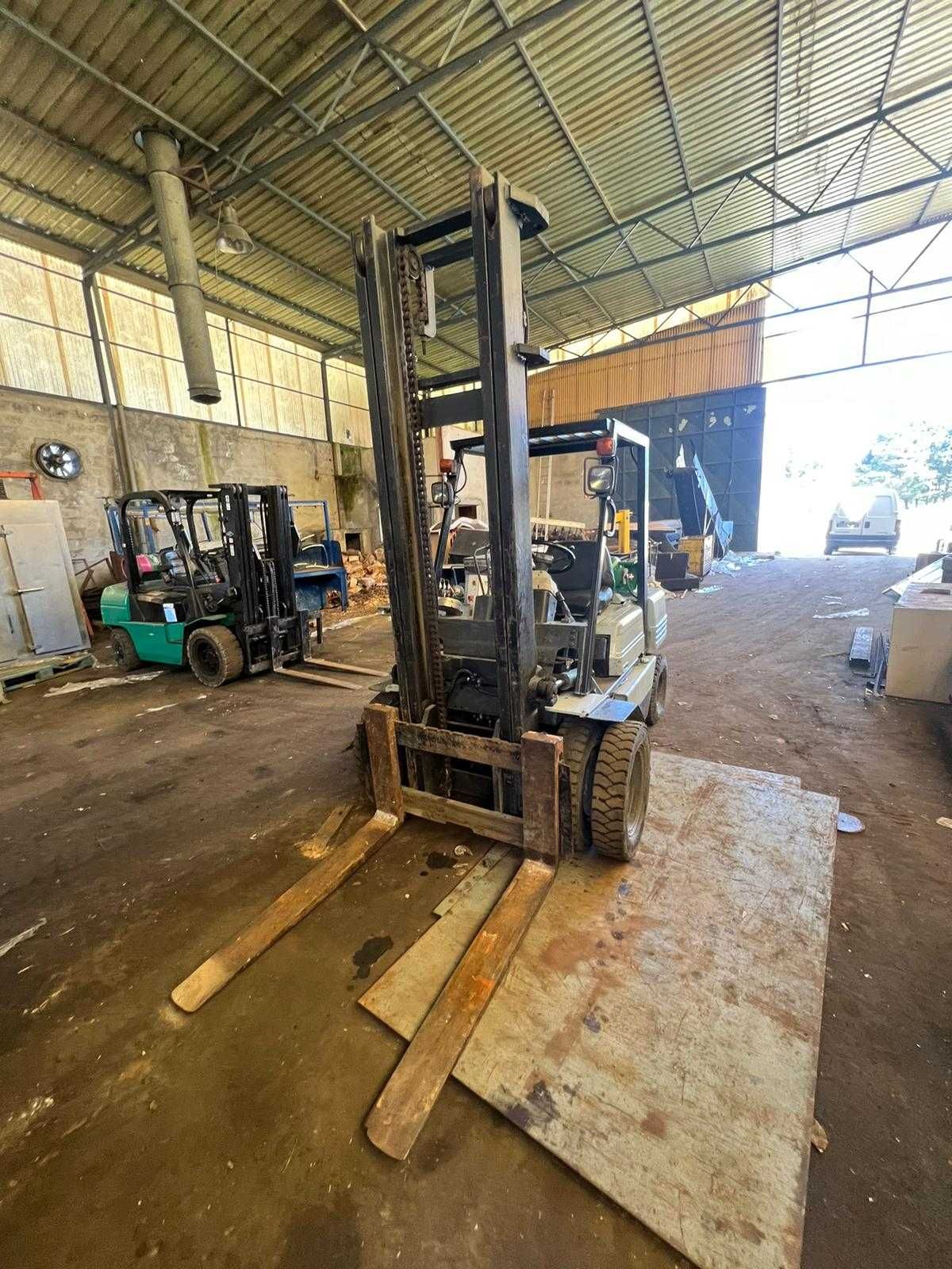 Empilhador KOMATSU 3000 KG