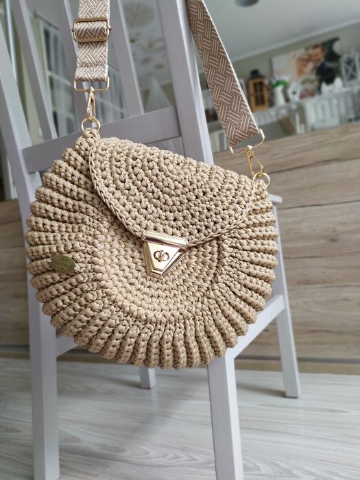 Torebka z klapką ze sznurka szydełkowa rękodzieło