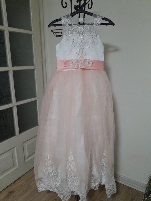 Дитяче плаття з шлейфом