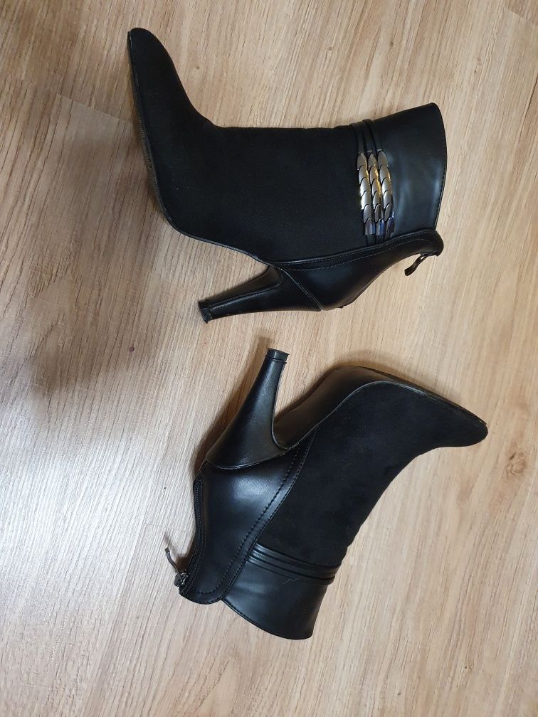 Botki na obcasie jak nowe kupione w CCC