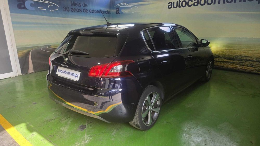Peugeot 308 1.2 PureTech Allure - Salvado