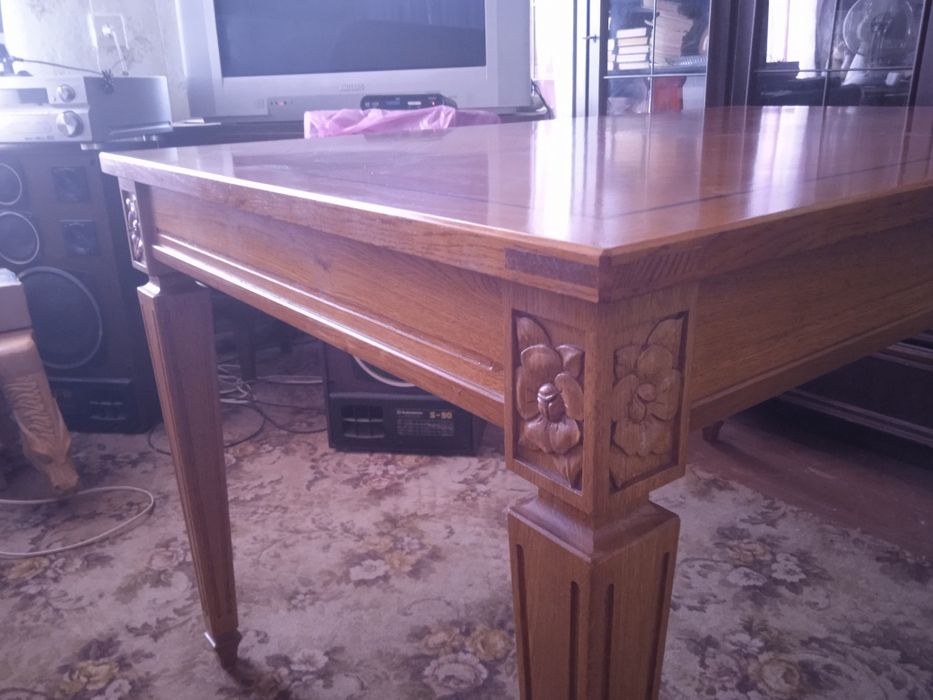 Стол обеденный 1300 х 850 х 750  В таком качестве, изделий очень мало.