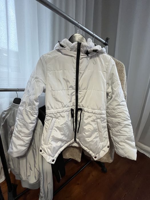 Куртка біла 44