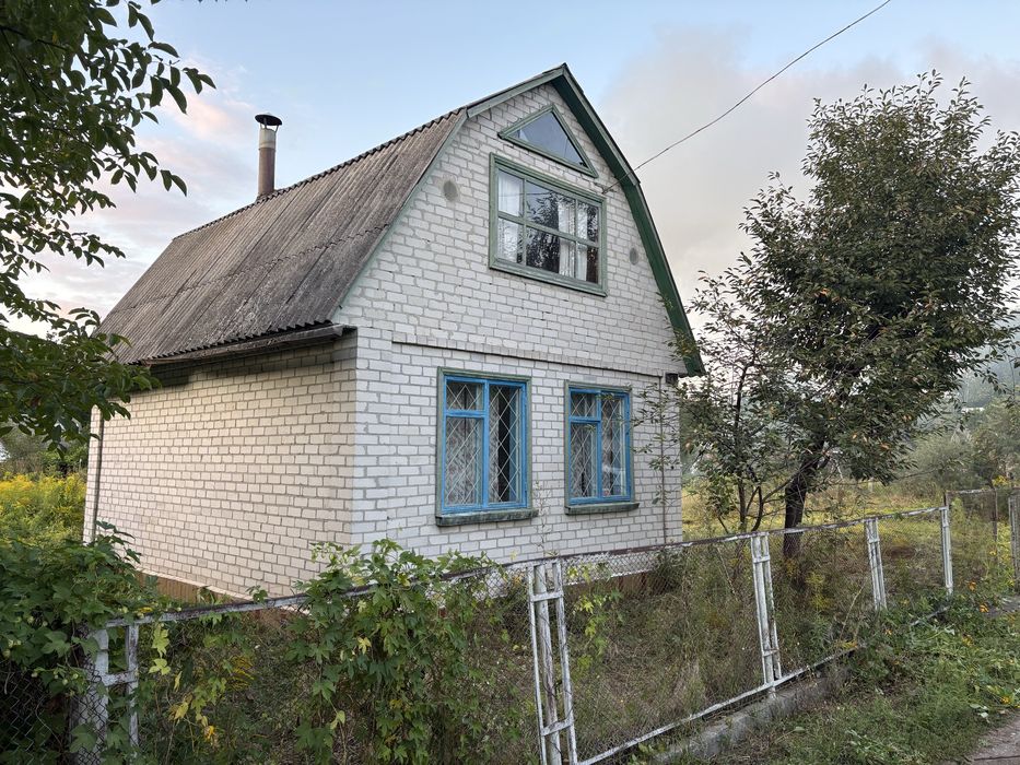 Дачний будинок в затишному місці