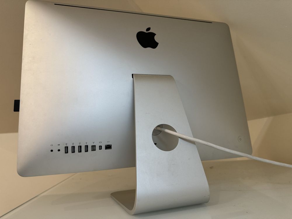 iMac (21.5-calowy, połowa 2011 r.)