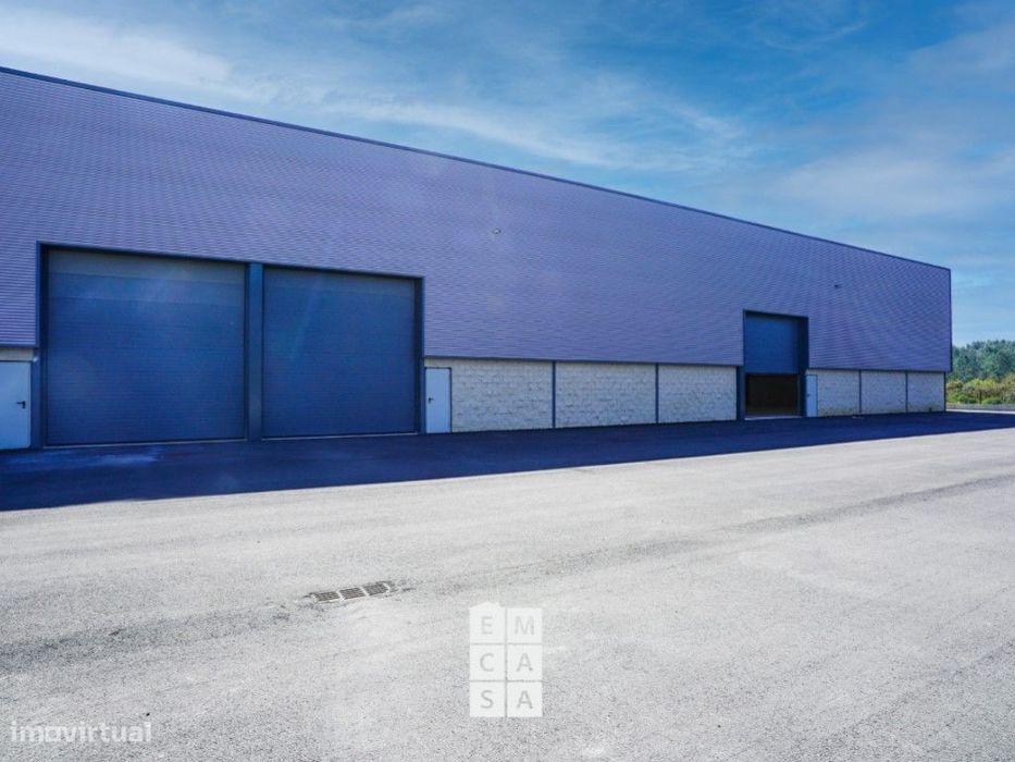 Pavilhão Industrial para construção, na ZI do Perm em Santa Maria d...