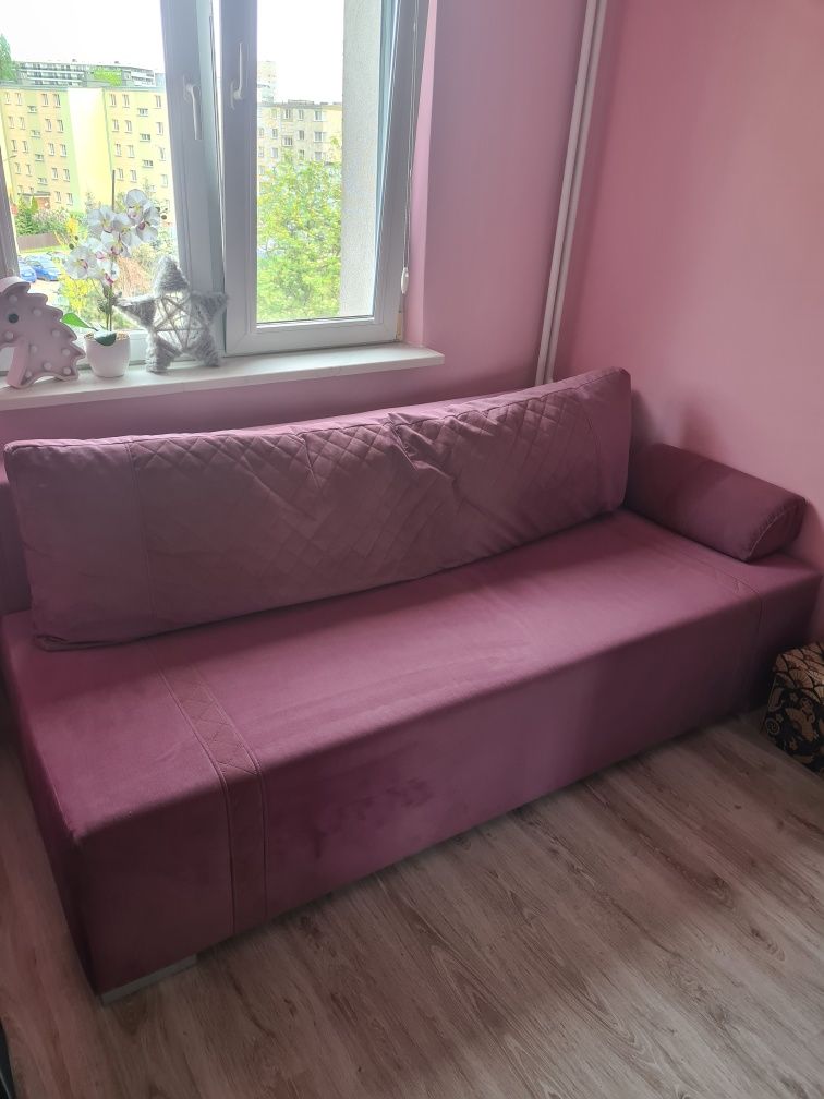 Wygodna rozkładana sofa