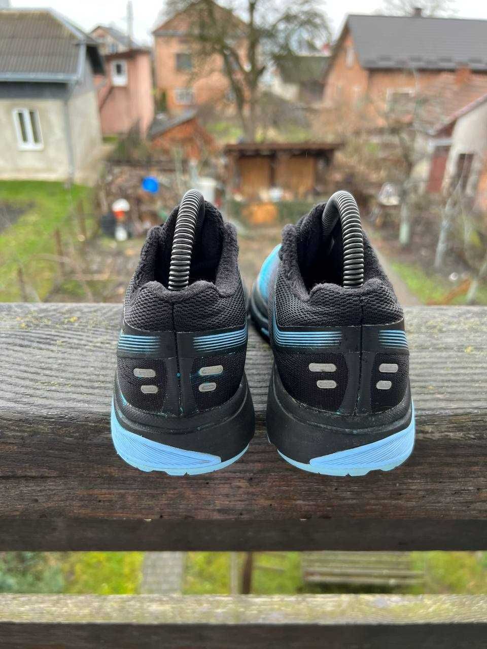 Кросівки Asics (37.5)
