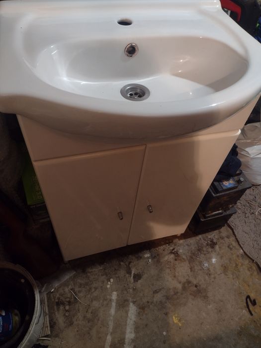Sprzedam szafkę łazienkowo z umywalką