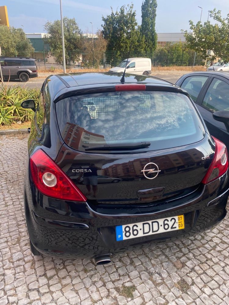 Opel Corsa bom de mecanica, pintura e interiores.
