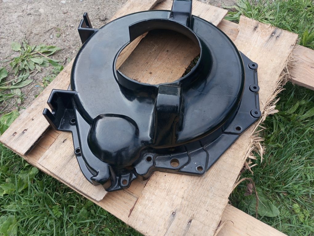 Dzwon mercuiser 4.3 osłona podpora sprzęgła silnika Volvo penta A2