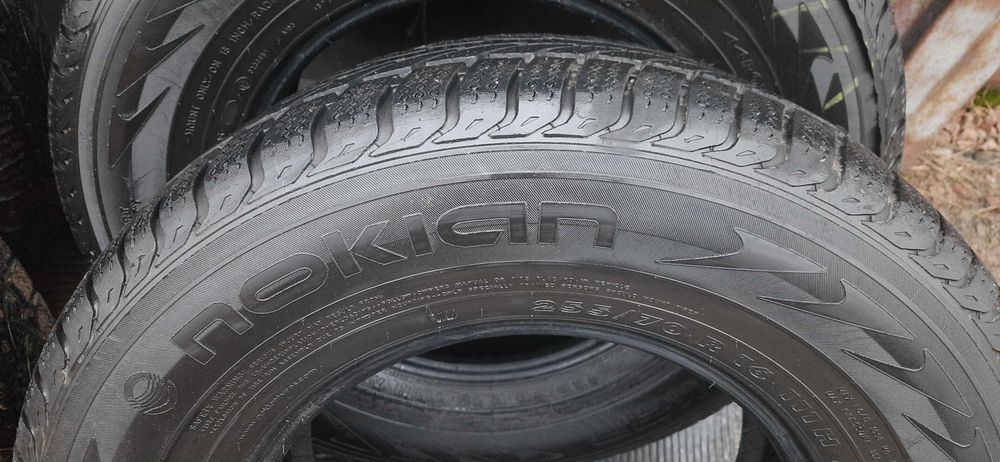 Продам шини Nokian WR 255/70 R16 зима