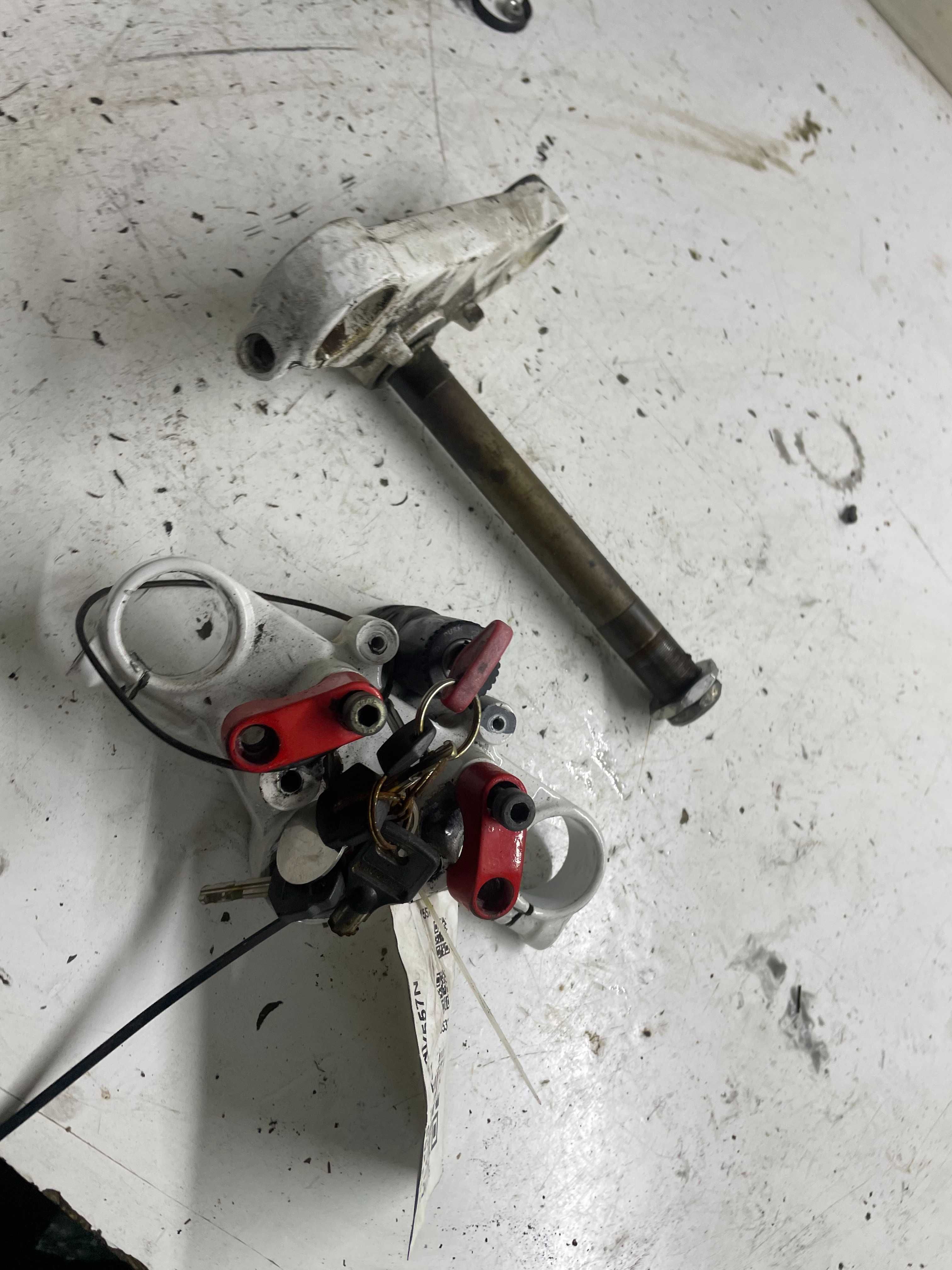 Derbi senda sm xtreme xr 50 półki zawieszenia sztyca stacyjka