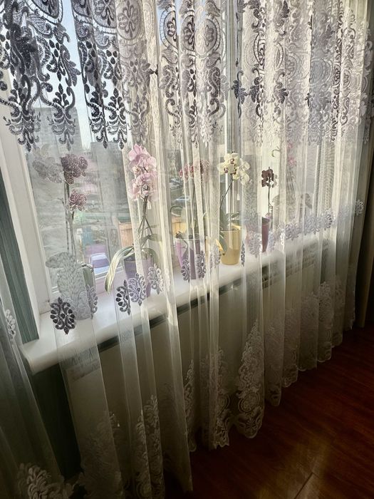 Тюль для вітальні або спальні  у відмінному стані