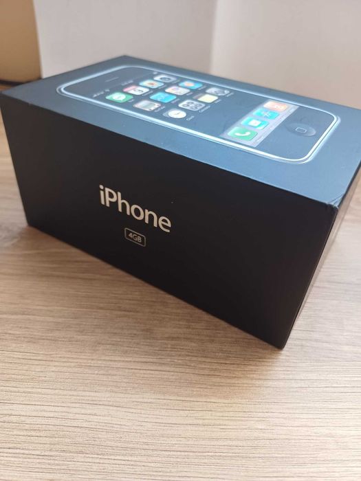iPhone 2g w pełnym komplecie