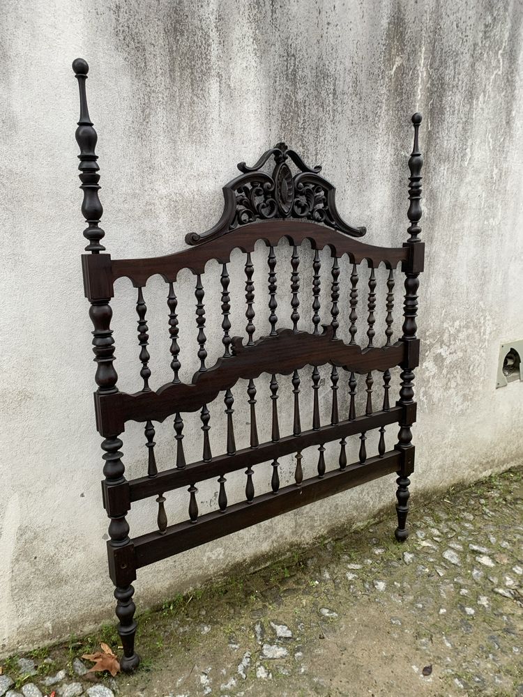 Cama madeira mogno