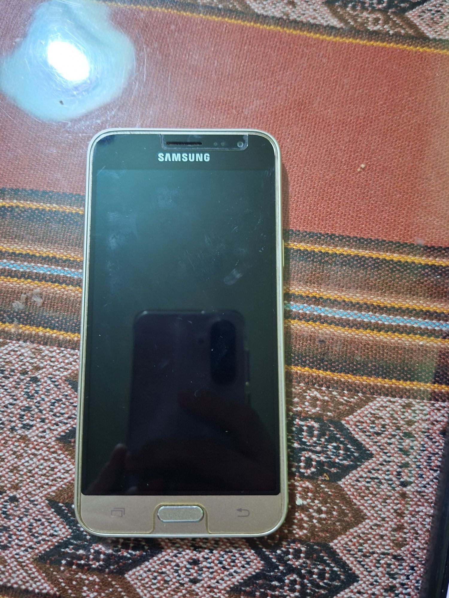 Телефое Sumsung  J3