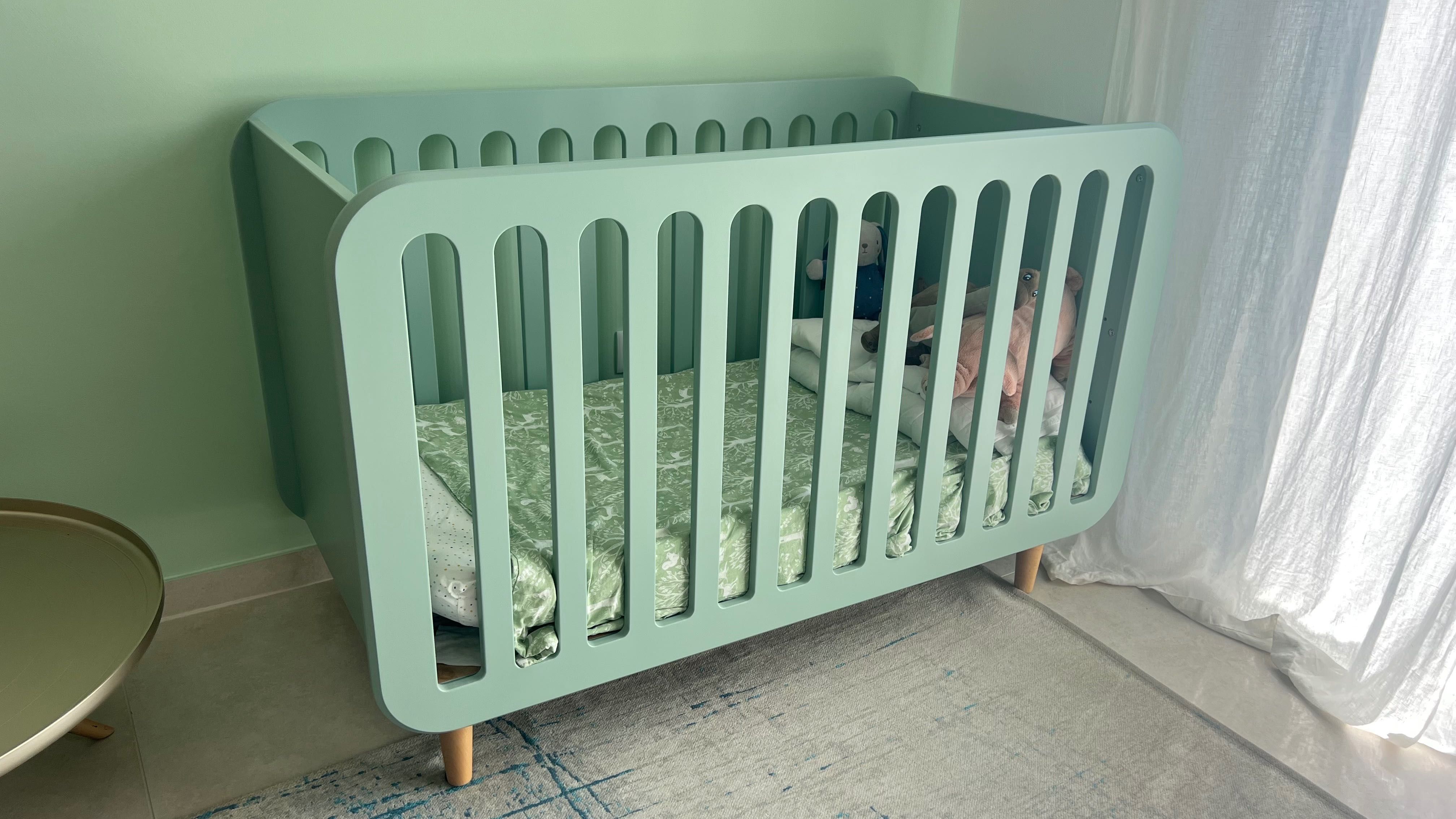 Cama de bébé com colchão