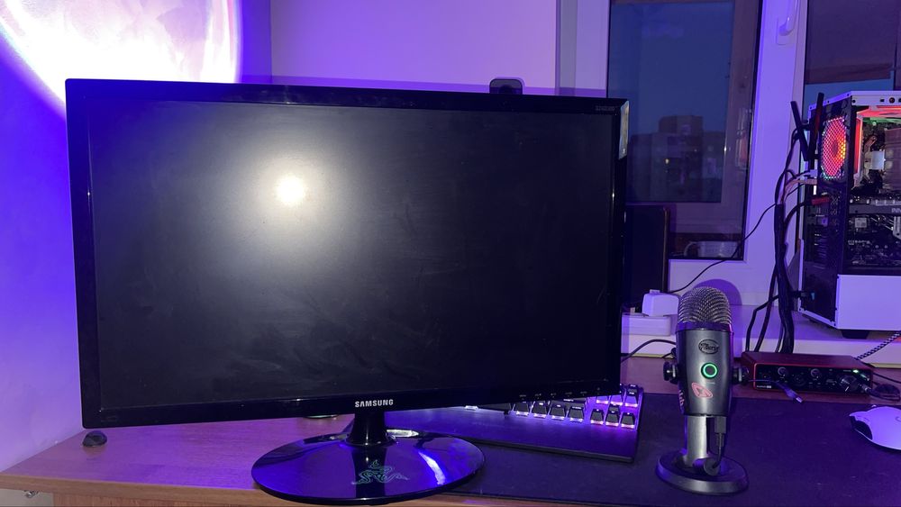 Монитор Samsung 24 дюйма S24D300H