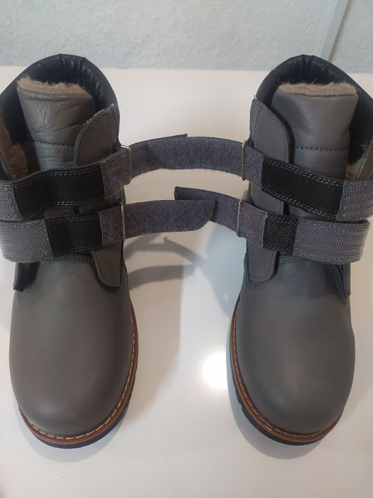 Продам нові зимові ботінки розмір 38