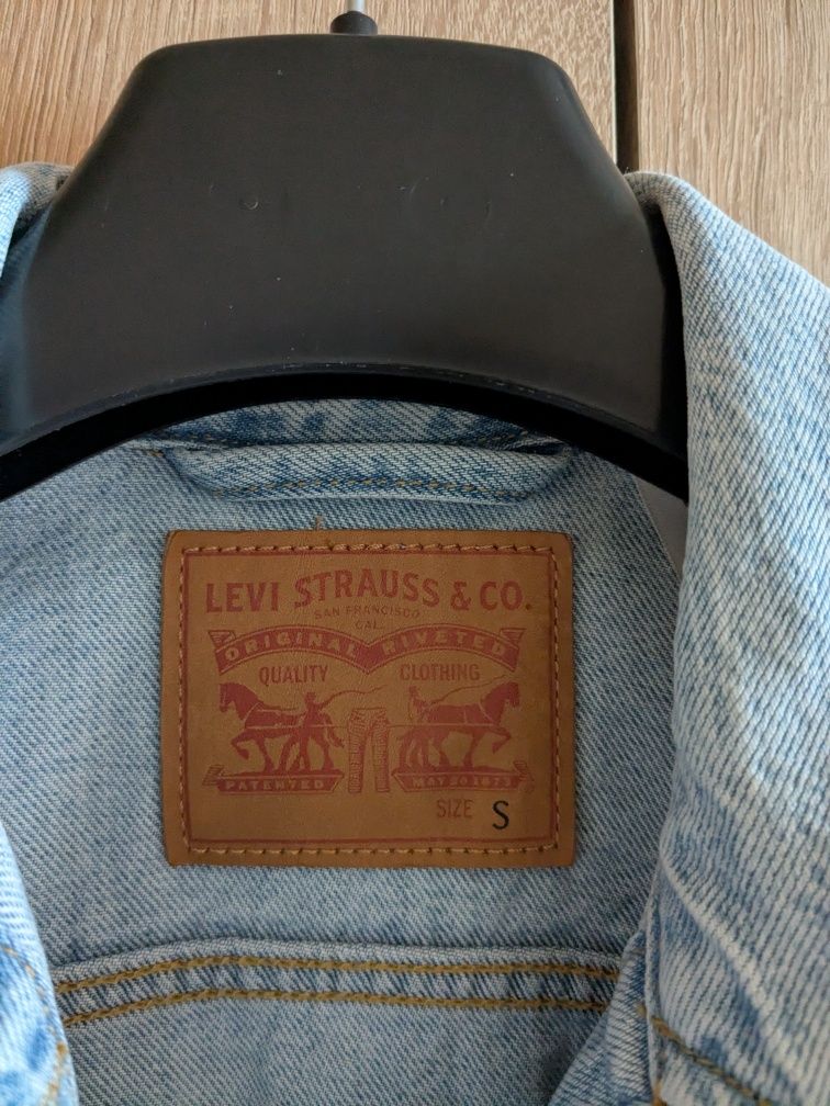 Жіноча джинсова куртка Levi's блакитна