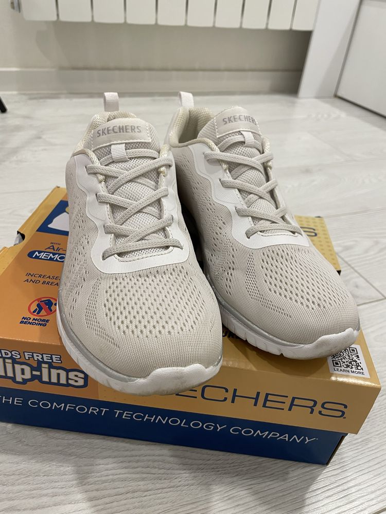 Кросівки білі скетчерс Sketchers