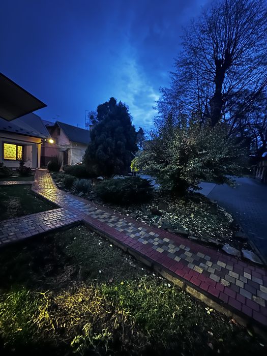 Власник. Здається квартира в центрі.