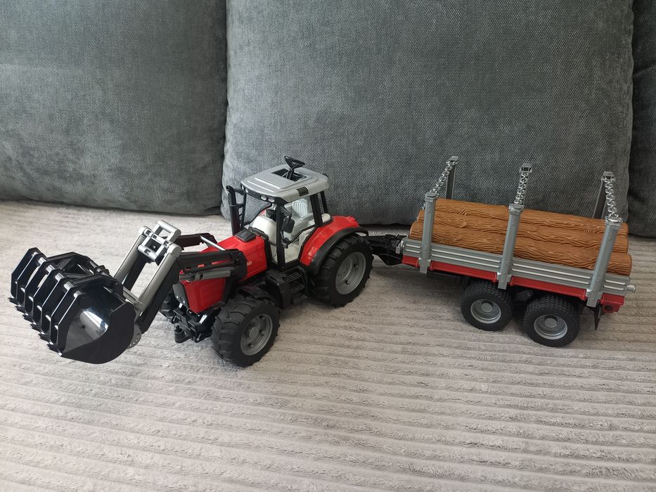 Трактор Massey Ferguson з ковшем та причіпом від Bruder