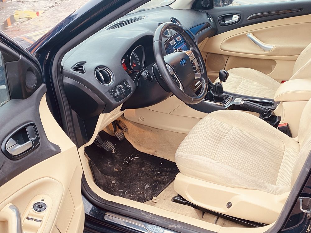 ford mondeo GHIA rok 2007 poj 2,0 bezn przeb 185tyś  zadabny