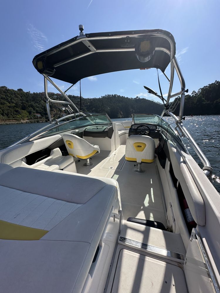 Barco Regal 2200