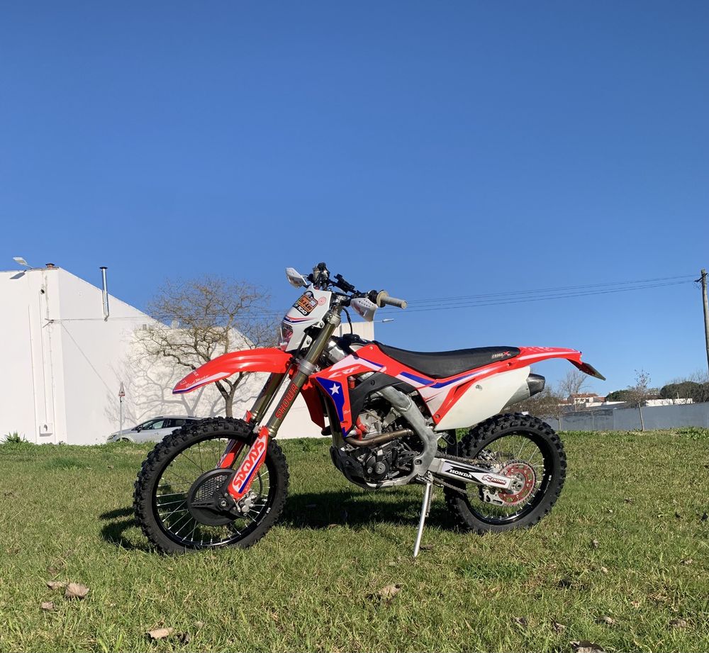 Honda CRF 250 Red Moto