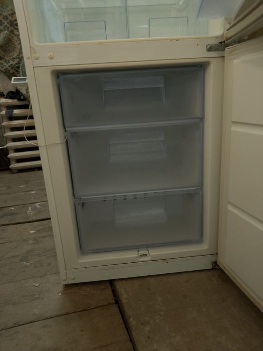 Продам холодильник  zanussii