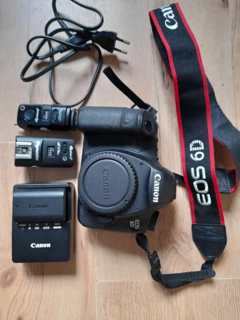 Aparat Canon EOS 6D 70 tys. klatek, pasek, ładowarka, 2xbateria, torba