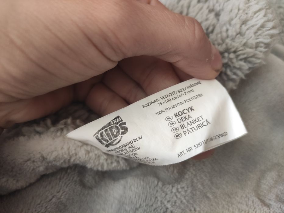 Szary kocyk niemowlęcy