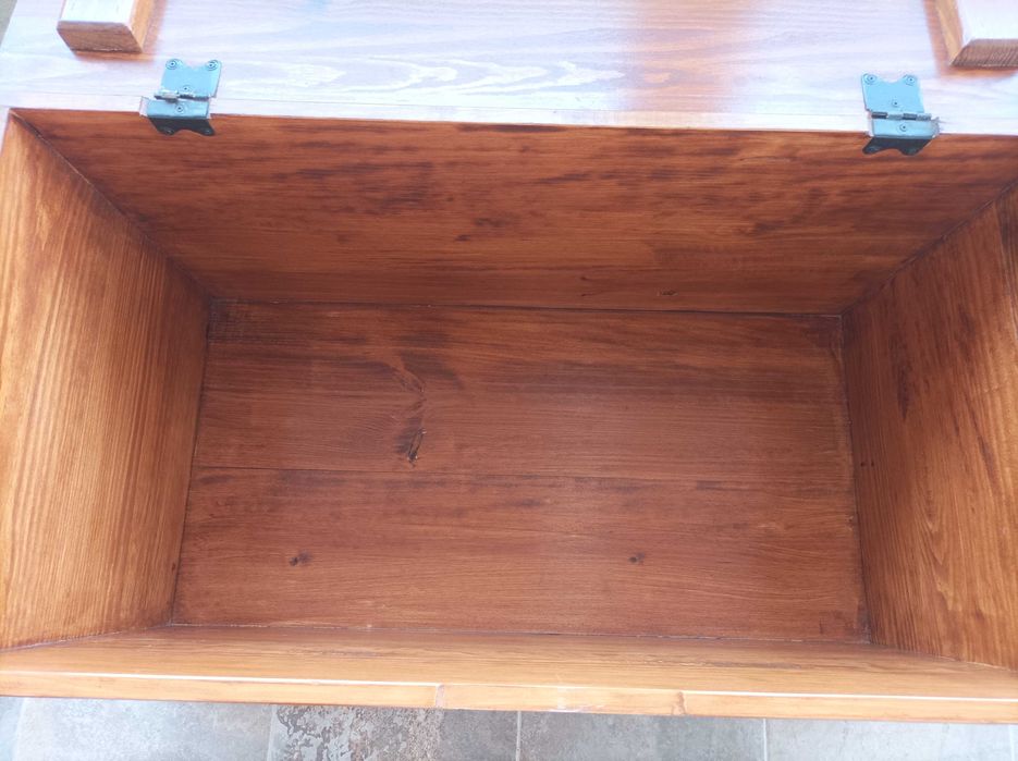 Baú de madeira maciça para arrumação