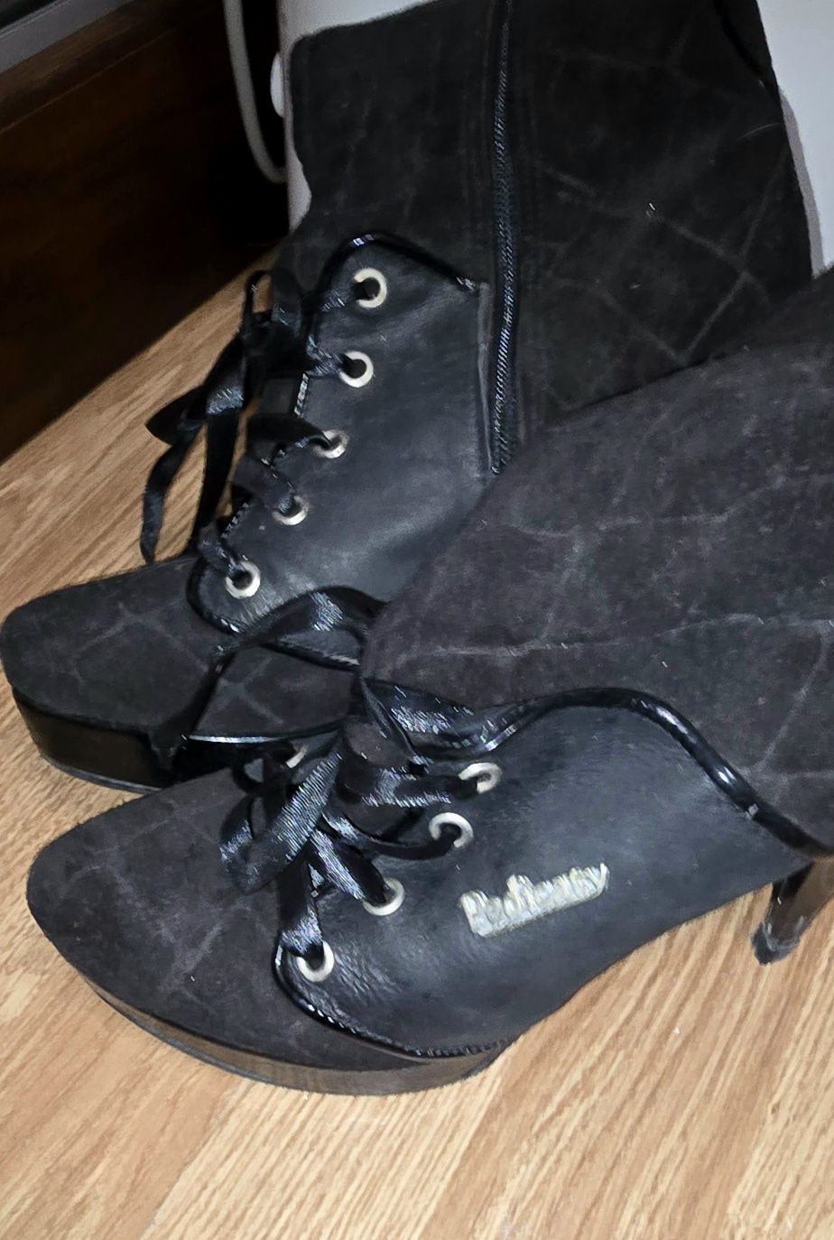 Botas de marca em pele