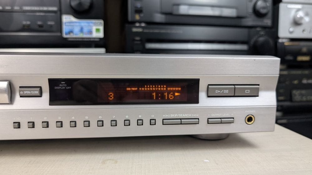 Yamaha CDX-596 Wysokiej klasy odtwarzacz płyt CD