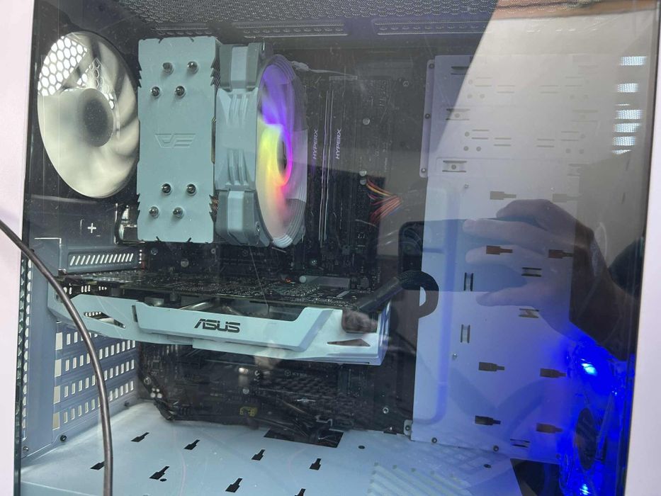Komputer gamingowy plus monitor