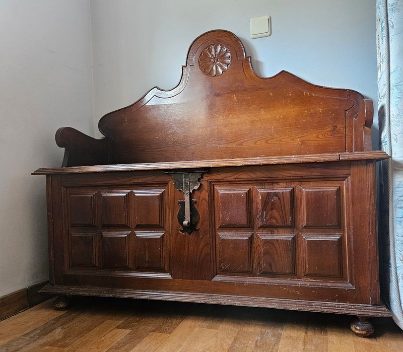 Móvel rústico antigo