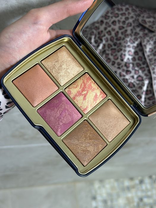 Палетка hourglass fox лисиця 2025