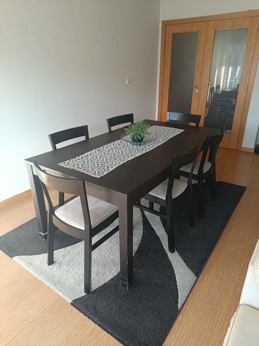 Mesa com cadeiras