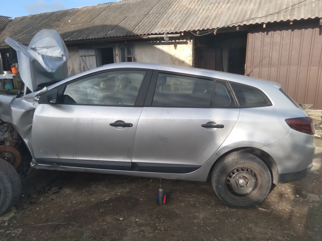 Запчастини рено меган 3.