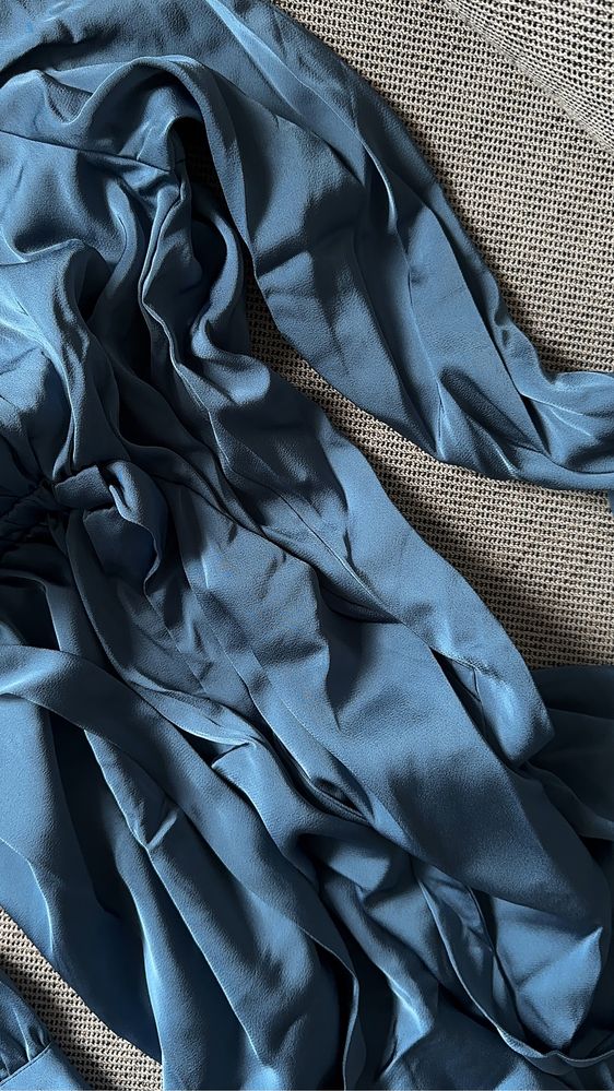 długa niebieska sukienka Massimo Dutti