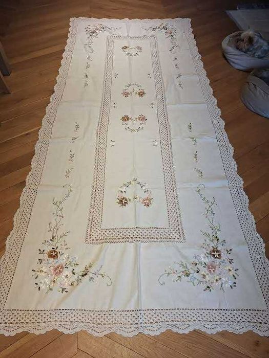 Nowy obrus haftowany 100% bawełna