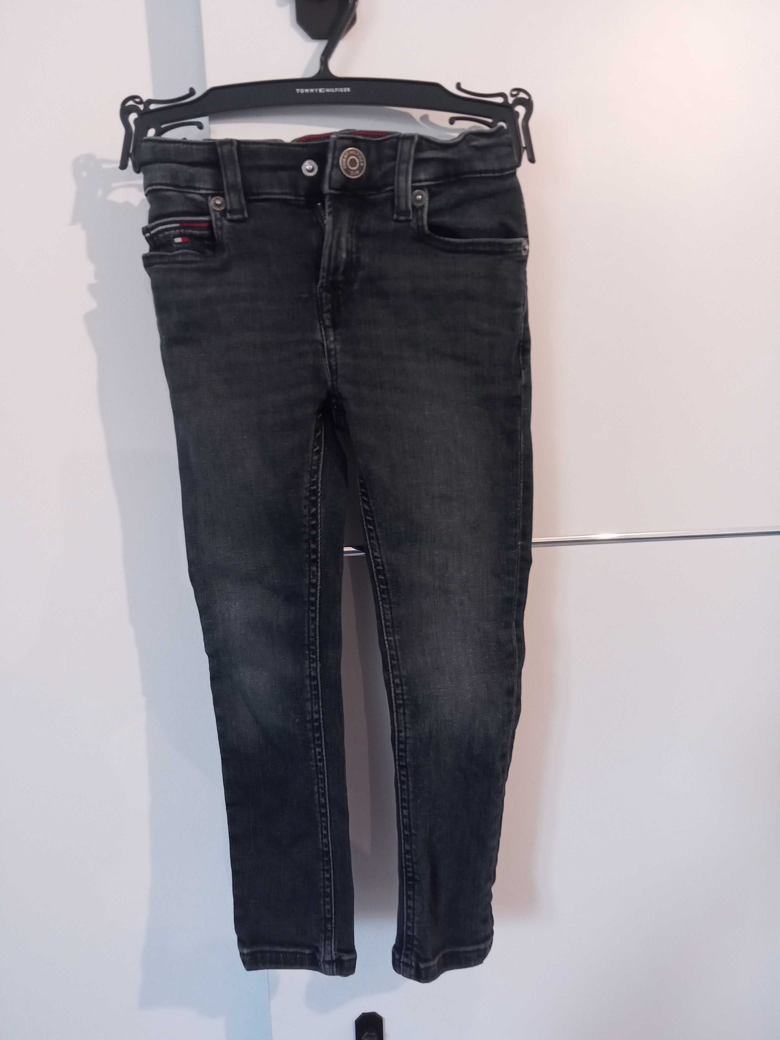 Granatowe jeansy Tommy Hilfiger 104cm