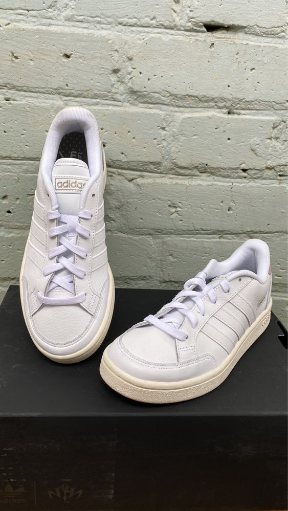 Шкіряні жіночі кеди Adidas