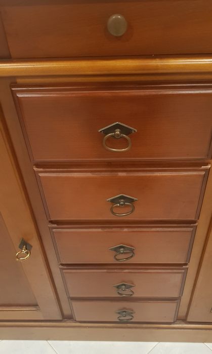 Aparador em cerejeira. Excelente peça.