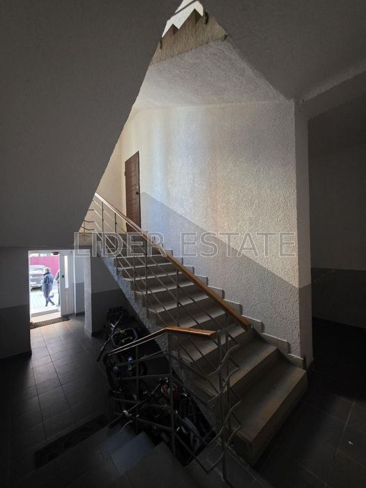 Продам 2-кімнатну квартиру по вул. Гленца