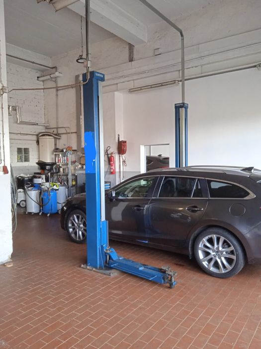 Podnośnik samochodowy łapowy dwukolumnowy dwusilnikowy Nussbaum 3t