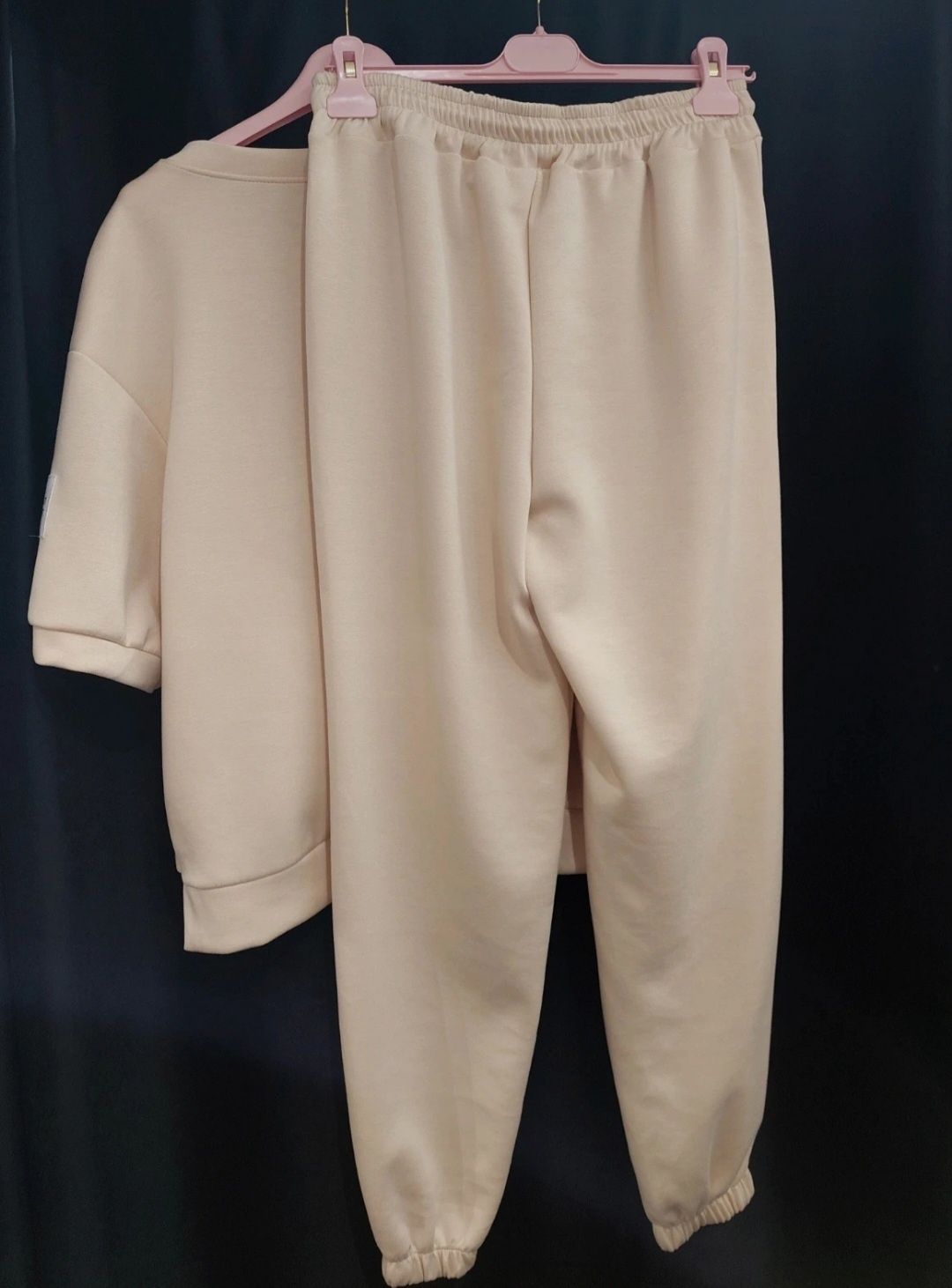 Dres komplet damski bluza krótki rękaw plus spodnie masełko kolor krem